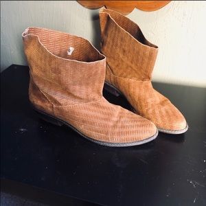Joe’s textured brown boots